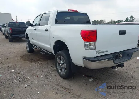 2011 Toyota Tundra Grade 4.6L V8 z USA, uszkodzony, nr VIN 5TFEM5F17BX025897